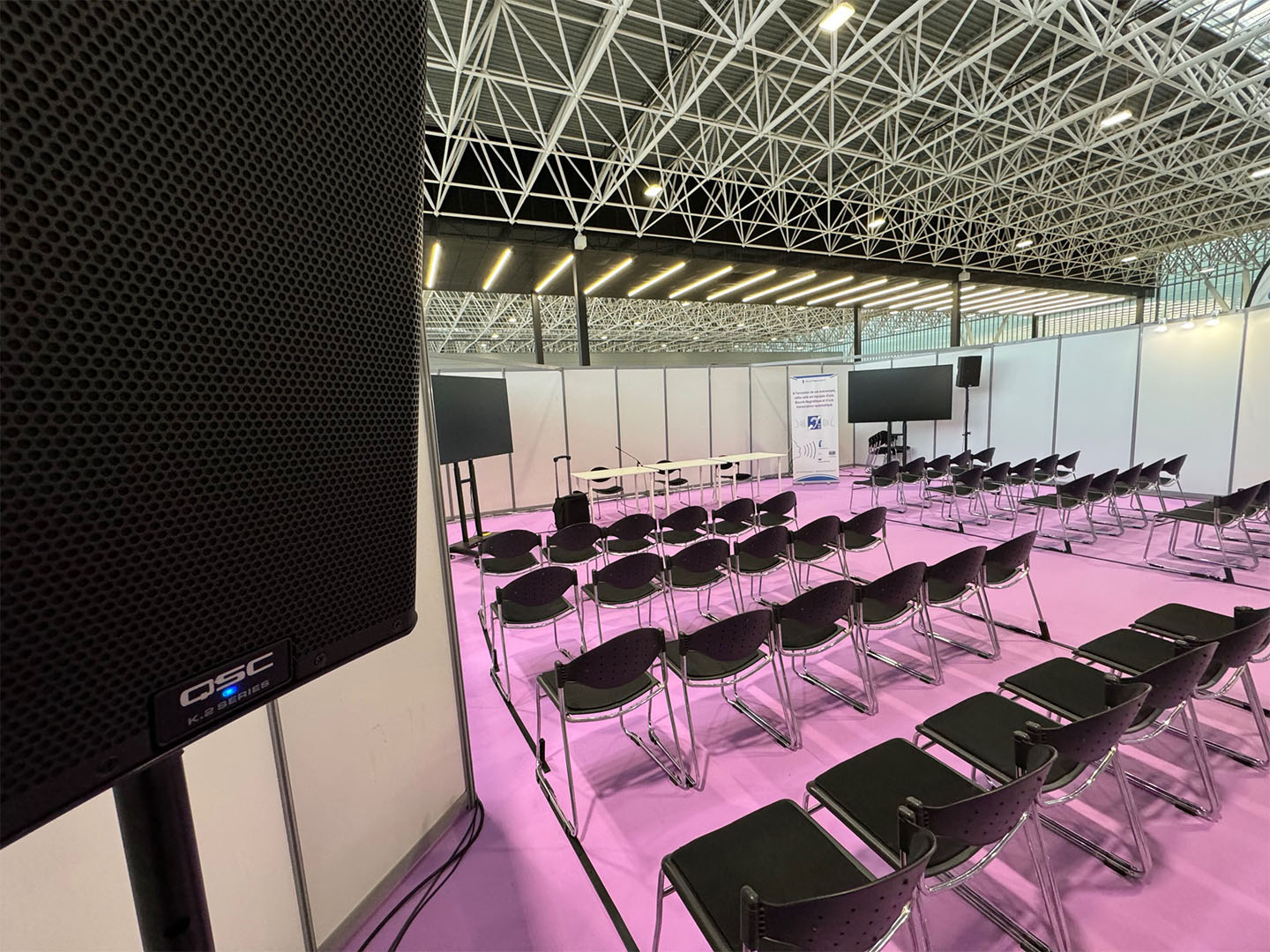 Conférence lors d'un salon à Toulouse, sonorisation et vidéo écran géant par Helios Events