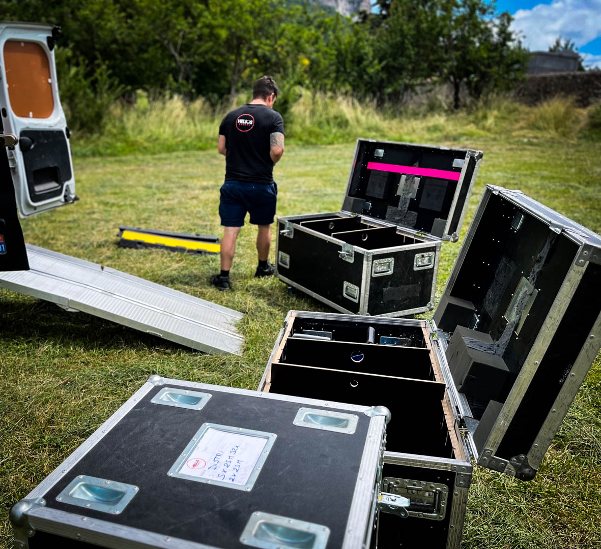 Flight case lors d'une installation de sonorisation à Toulouse